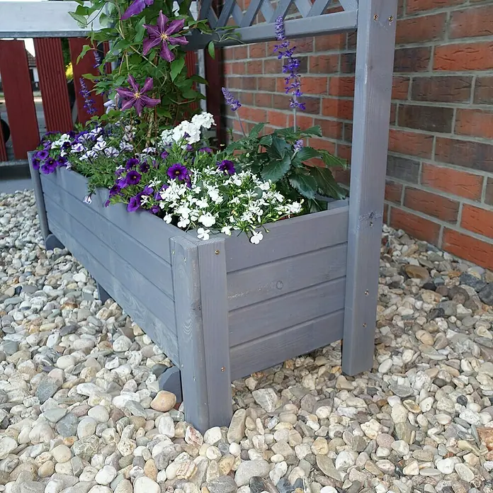 Promadino Pflanzkasten Romantica - Außenmaß (L x B x H): 210 x 38 x 120 cm, Holz, Grau - Grauer Pflanzkasten aus Holz mit blühenden Blumen in Lila und Weiß, ideal für Garten und Terrasse.
