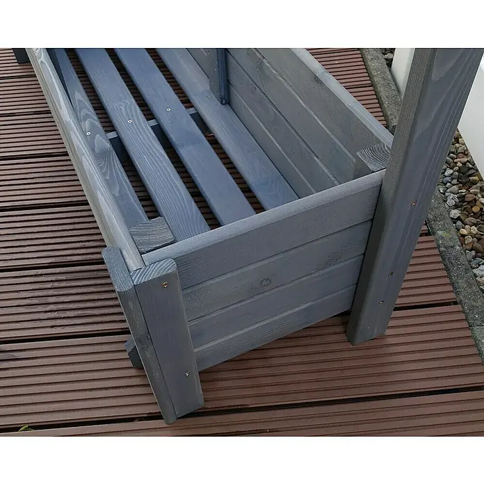 Promadino Pflanzkasten Romantica - Außenmaß (L x B x H): 210 x 38 x 80 cm, Holz, Grau - Nahaufnahme eines grauen Holzblumenkastens auf einer Terrasse, der die Bauweise und die Holzmaserung hervorhebt.