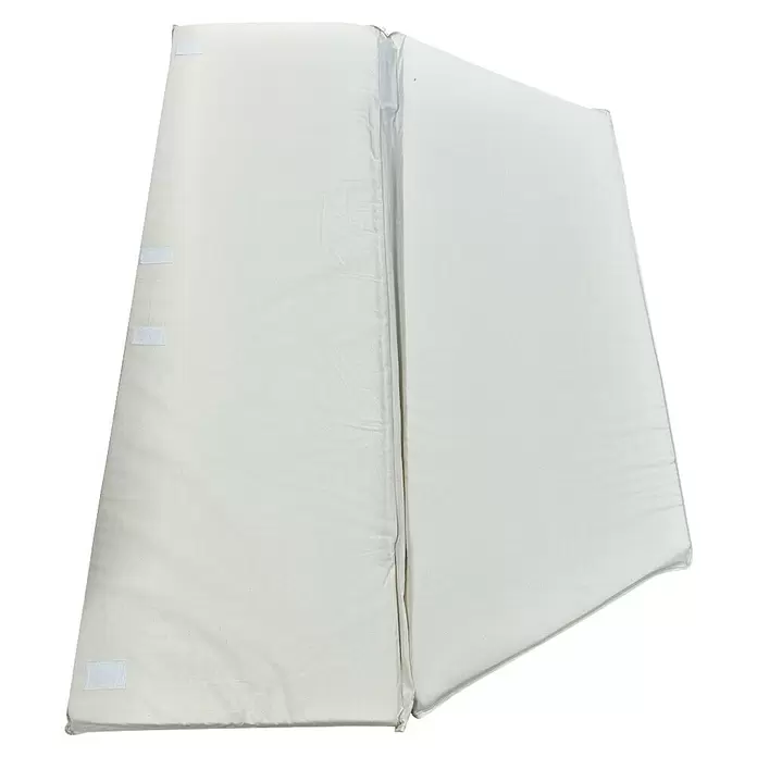 Promadino Sitzauflage Marburg - Beige, L x B x H: 121 x 39 x 3 cm - Weißer faltbarer Schaumstoffkeil mit Klettverschlüssen.
