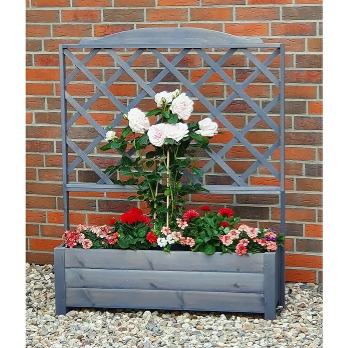 Promadino Pflanzkasten Botanica - Außenmaß (L x B x H): 140 x 32 x 110 cm, Holz, Grau - Elegantes graues Pflanzgefäß mit Rankgitter, bepflanzt mit Rosen und bunten Sommerblumen, ideal für Garten oder Terrasse.