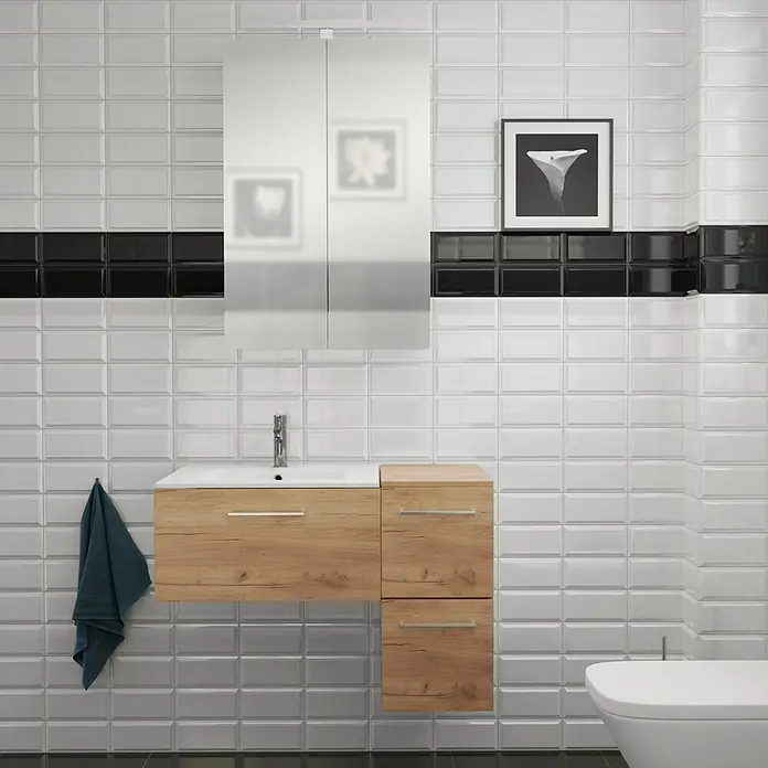 Camargue Espacio Badmöbel-Set H36 - 90 cm, Doce - Ein modernes Badezimmer-Setup mit einem Waschtisch aus hellem Holz und einem passenden Spiegelschrank an einer stilvollen Wand.