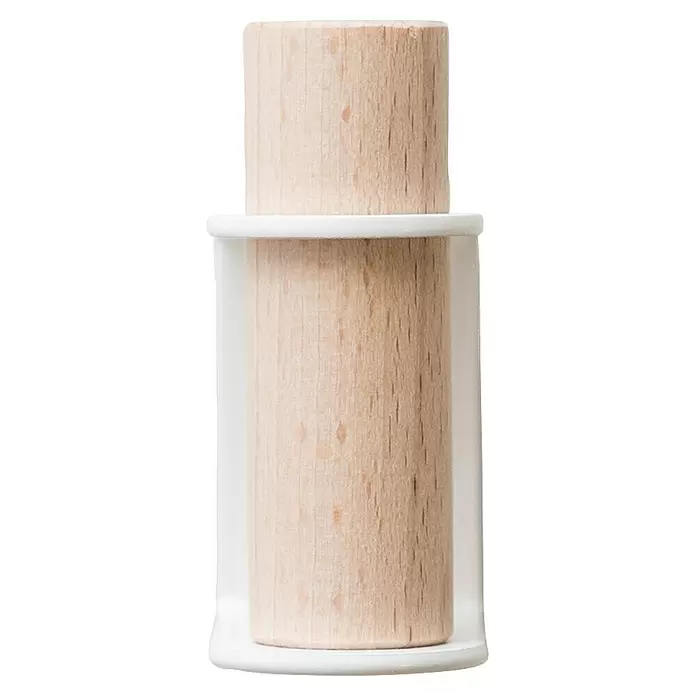 Rei Garderobenhaken C8710 - L x B x H: 55 x 28 x 66 mm, Holz, Weiß - Ein helles zylindrisches Holzobjekt mit sichtbarer Maserung, teilweise in einem weißen, oben offenen Halter.