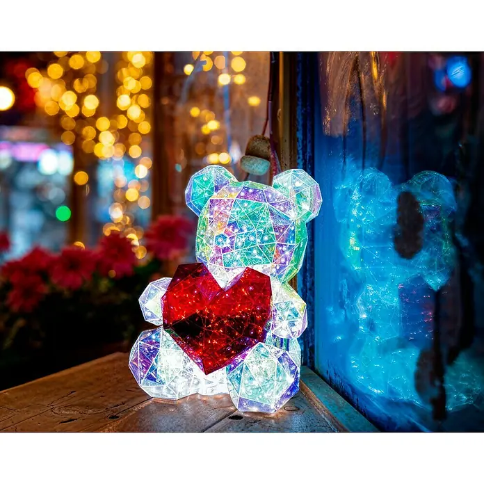 Tween Light LED-Dekoleuchte Valentin - Transparent/Irisierend, L x B x H: 23 x 19 x 30 cm, Valentin - Dekorative LED-Bär-Figur mit rotem Herz, perfekt als romantische Beleuchtung oder als Geschenk für Verliebte, strahlt warmes Licht aus.