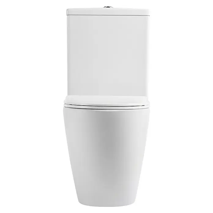 Pack de WC Lara - Sin borde de descarga, Salida WC: Vertical, Blanco - Primer plano de un inodoro blanco moderno. El diseño cerámico presenta una forma elegante y contemporánea.