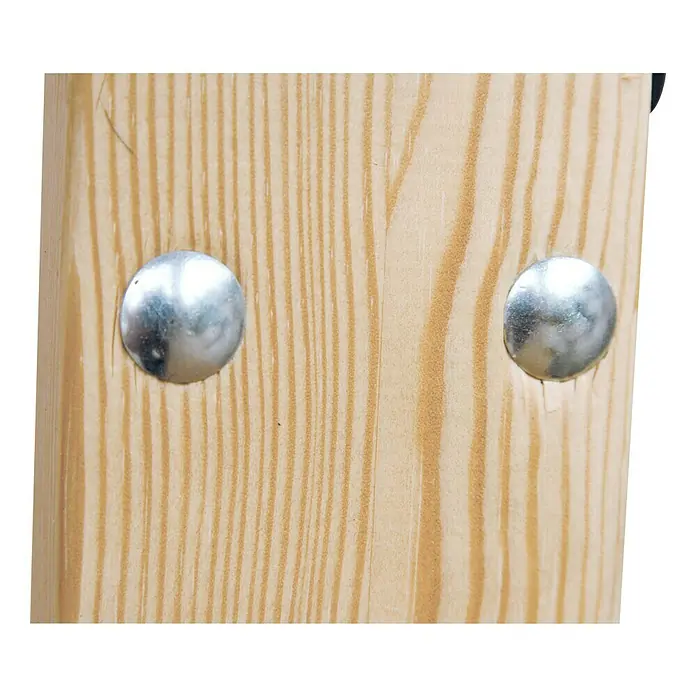Profi Depot Schlossschraube mit MutterLänge: 30 mm, M 8, Stahl, 50 Stk. - Nahaufnahme von zwei silbernen Polsternägeln, die in ein helles Holzbrett getrieben sind, wobei die Holzmaserung deutlich sichtbar ist.