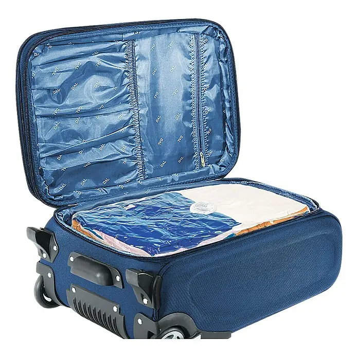 Regalux Vakuum-Beutel-Set XL / XXL - 3 Stk., Transparent - Offener blauer Trolley-Koffer mit komprimiertem Vakuumbeutel und Rollen. Ideal für Reisen, um Platz zu sparen und Kleidung ordentlich zu verstauen.