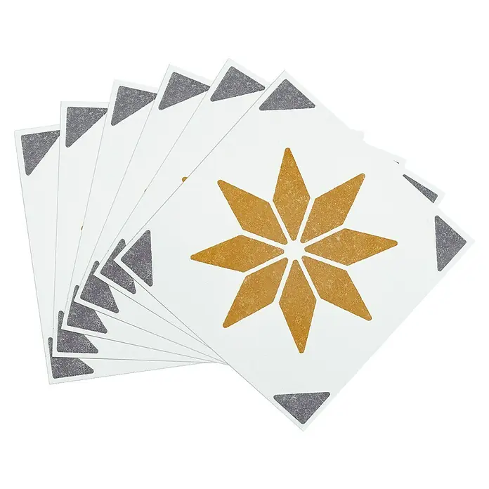 D-c-fix Fliesensticker Wall Tiles Alia - 6 Stk., 15 x 15 cm, Gold - Eine Nahaufnahme von mehreren dekorativen quadratischen Fliesen, die ein Sternmuster und dreieckige Akzente in Grau und Gold aufweisen.
