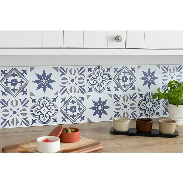 D-c-fix Fliesensticker Wall Tiles Alia - 6 Stk., 15 x 15 cm, Blau - Küchenrückwand mit stilvollen Fliesenaufklebern in Blau-Grau-Mustern. Diese Aufkleber verleihen der Küche einen Hauch von Eleganz und Individualität.