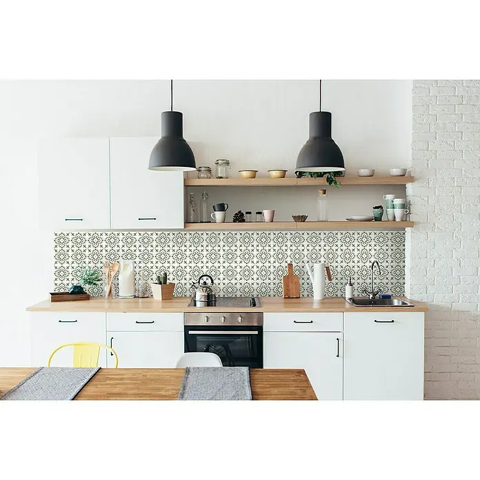 D-c-fix Fliesensticker Wall Tiles Jamila - 6 Stk., 15 x 15 cm, Olive - Küchenansicht mit stilvollen Fliesenaufklebern. Die gemusterten Aufkleber verleihen der Küche einen eleganten und modernen Look. Perfekt für eine schnelle Renovierung.