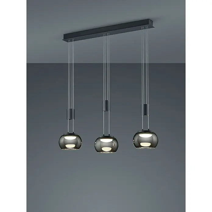 Trio Leuchten LED-Pendelleuchte Madison - 24 W, L x B x H: 18 x 82 x 150 cm, Schwarz matt, Warmweiß - Moderne Pendelleuchte mit drei rauchgrauen Glaskugeln und schwarzen Akzenten für stilvolle Beleuchtung im Raum.
