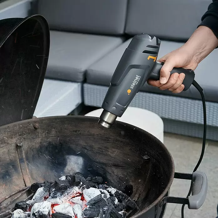 Steinel Heißluftgebläse HM 1620 S - 2.000 W, Temperaturbereich: 80 °C - 600 °C - Grau-schwarzes Steinel Heißluftgebläse, von Hand gehalten, zündet Grillkohle an.