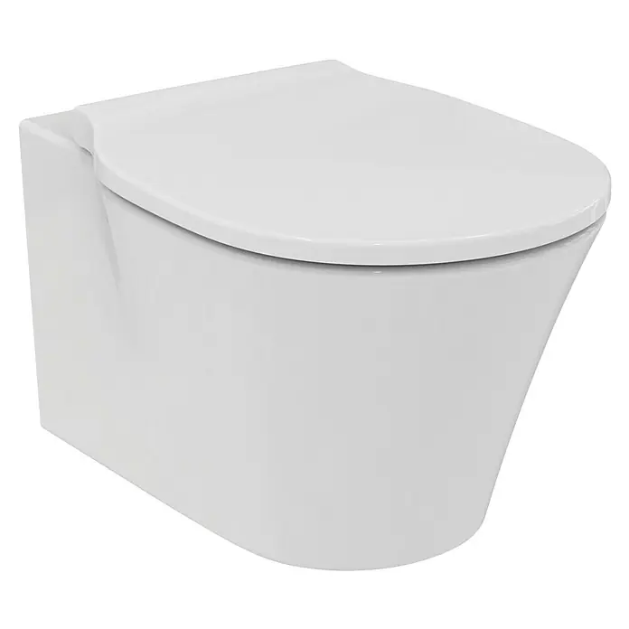 Ideal Standard Connect Air Wand-WC-Set AquaBlade - Spülrandlos, Ohne Spezialglasur, Spülform: Tief, WC Abgang: Waagerecht, Weiß - Nahaufnahme einer hängenden, weißen Toilette mit geschlossenem Deckel vor schwarzem Hintergrund. Elegantes Design fürs moderne Bad.