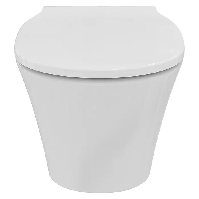 Ideal Standard Connect Air Wand-WC-Set AquaBlade - Spülrandlos, Ohne Spezialglasur, Spülform: Tief, WC Abgang: Waagerecht, Weiß - Eine Nahaufnahme einer weißen, modernen Toilette, die ein schlankes und minimalistisches Design aufweist. Die Oberfläche ist glatt und reflektierend.
