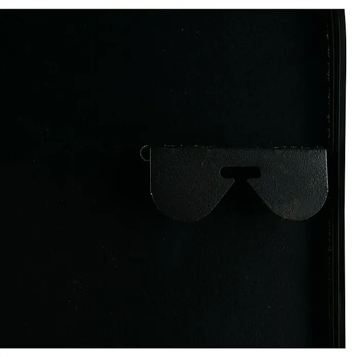 Standspiegel Mira - 57 x 160 cm, Schwarz, Metall - Detailansicht einer schwarzen Metallaufhängung an einem Produkt, möglicherweise ein Spiegel oder Rahmen, zur Wandbefestigung.