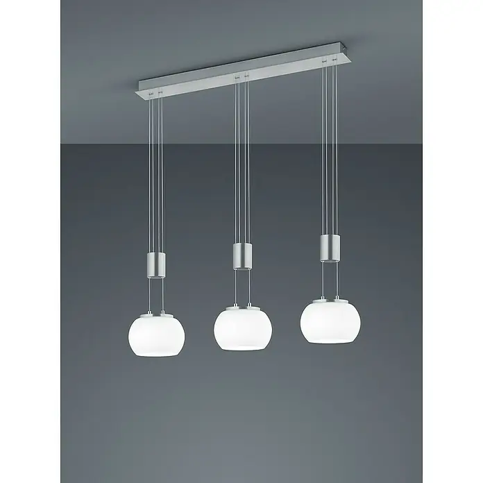 Trio Leuchten LED-Pendelleuchte Madison - 24 W, L x B x H: 18 x 82 x 150 cm, Nickel matt, Warmweiß - Moderne Pendelleuchte mit drei weißen Kugelschirmen und silberfarbener Aufhängung, die ein stilvolles Ambiente schafft.