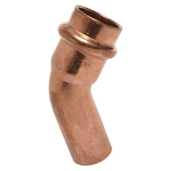 Kupfer-Presswinkel IA - Durchmesser: 18 mm, Winkel: 45 °, Presskontur: V - Bild eines Kupferrohrbogens mit Pressverbindung für Sanitär- und Heizungsinstallationen. Das Fitting ist für dauerhafte, dichte Verbindungen.