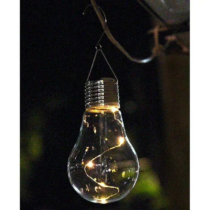 BAUHAUS Solar-Dekoleuchte Bulb - 0,05 W, Transparent, IP44 - Eine hängende Glühbirnen-Solarleuchte mit warmweißen LED-Lichtern im Inneren, die eine gemütliche Atmosphäre erzeugt.