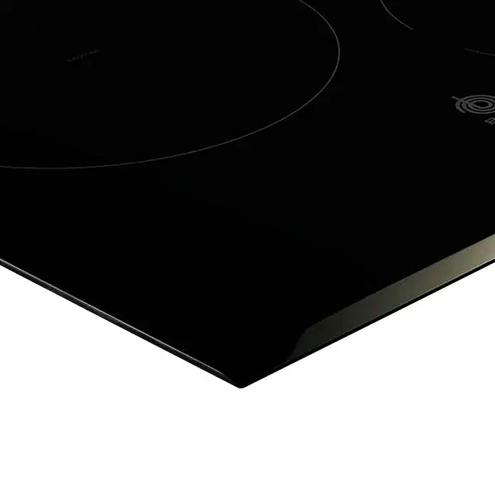 Balay Placa de cocción vitrocerámica 3EB715LR - Número de fogones estándar: 3 ud., 5,7 kW, Vidrio - Primer plano de una placa de inducción negra con zonas de cocción circulares. El diseño elegante es moderno y minimalista.