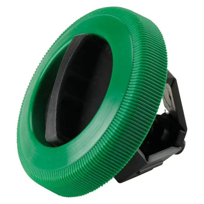 Tapón de gasolina - Plástico - Primer plano de un controlador de riego verde con borde moleteado y mango negro para riego de jardín.