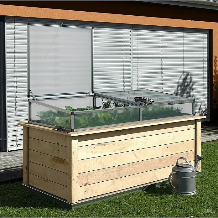 KGT Hochbeet Woody 210 - 214 x 99 x 79 cm, Holz, Natur - Hochbeet mit Holzrahmen und transparentem Deckel, ideal für den Garten. Enthält Pflanzen und eine Gießkanne.