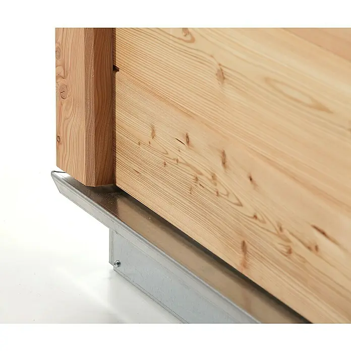 KGT Hochbeet Woody 130 - 131 x 99 x 79 cm, Holz - Nahaufnahme von Bauholz auf einer silbernen Metallschiene.