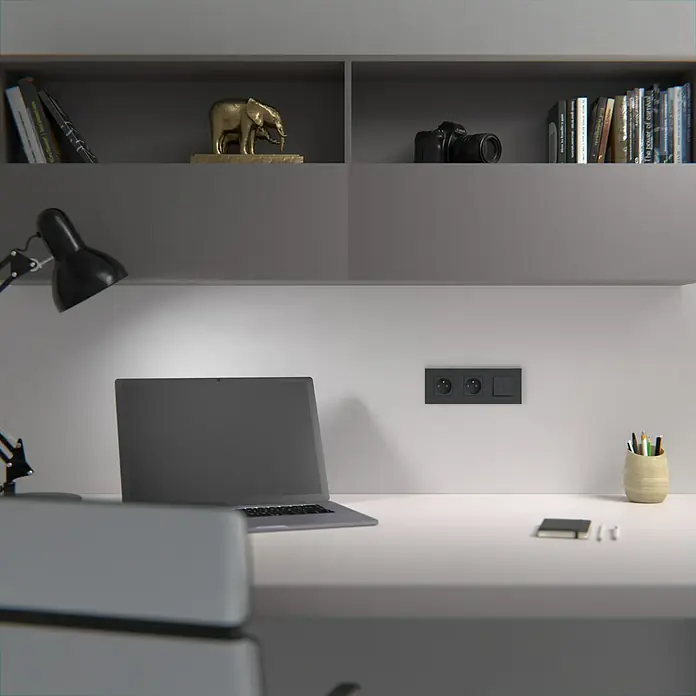 Schneider Electric New Unica Marco - Beige, Modelo de mecanismos: x 3, Plástico, Colocar - Una doble toma de corriente negra elegante con interruptor se integra perfectamente en un espacio de trabajo moderno.