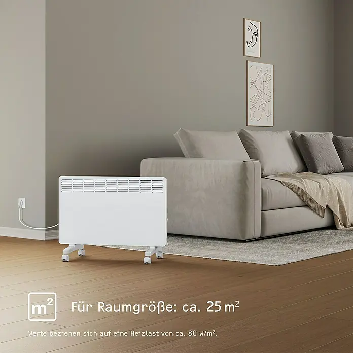 Stiebel Eltron Konvektorheizung EG-50-PL2-PE - 2.000 W, Raumheizvermögen: 25 m², Weiß - Ein weißer, mobiler Heizkörper mit Rollen steht in einem Wohnzimmer. Geeignet für Räume bis ca. 25 m².