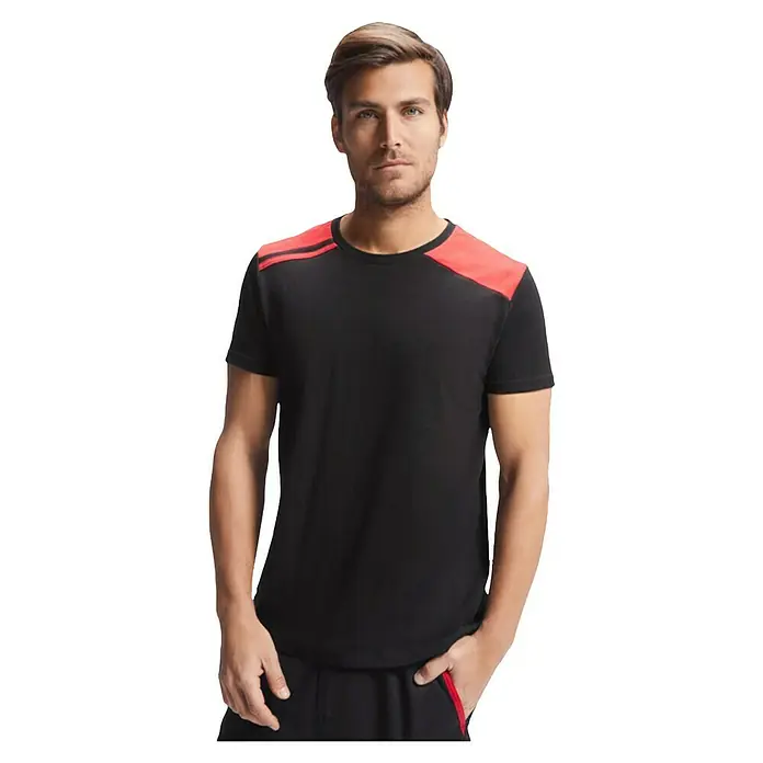 Camiseta Expedition - S, Negro/Rojo, 60% algodón / 40% poliéster - Camiseta negra con detalles rojos para un look deportivo. La camiseta es ideal para el entrenamiento y el ocio.