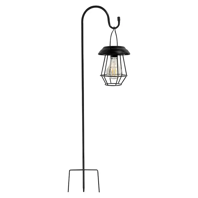 BAUHAUS Solar-Erdspieß Laterne - 0,06 W, L x B x H: 12 x 12 x 78 cm, Schwarz, IP44, 7,2 lm - Eine schwarze Gartenlaterne mit geschwungenem Haken und LED-Glühbirne in einem dekorativen Käfigdesign, ideal für Außenbereiche.