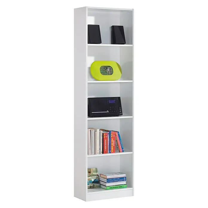 Estantería de madera iJoy - Al x An x Pr: 180 x 52 x 25 cm, Número de baldas: 5 ud., Atornillado, Blanco Artik - Una estantería blanca con varios estantes llenos de libros y decoraciones. La estantería es alta y delgada.