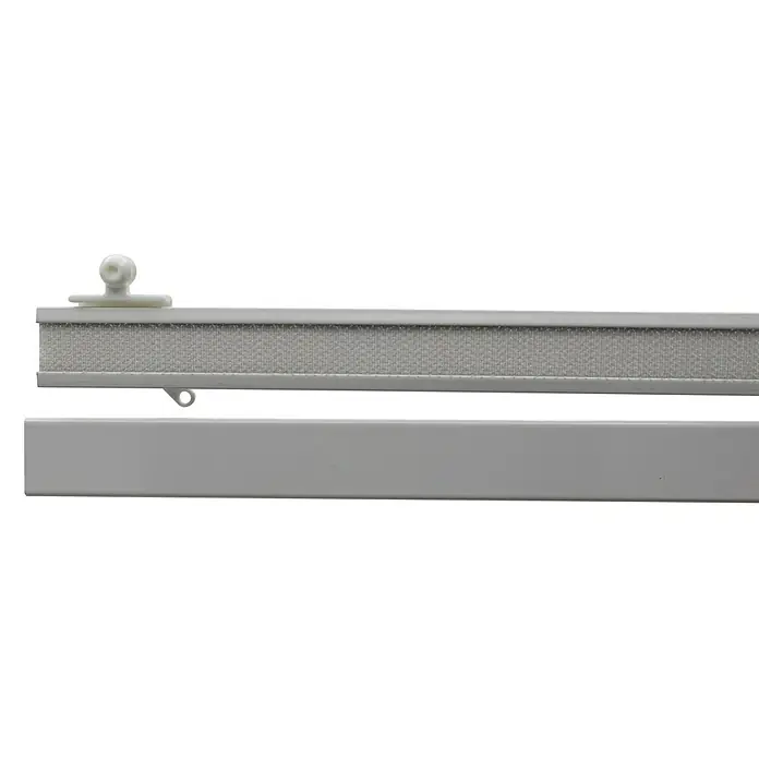 Expo Ambiente Paneelwagen Add - Weiß, 60 cm - Nahaufnahme einer grauen Jalousie-Oberschiene mit Bedienelementen, die ein elegantes und funktionales Design für Fensterabdeckungen zeigt.