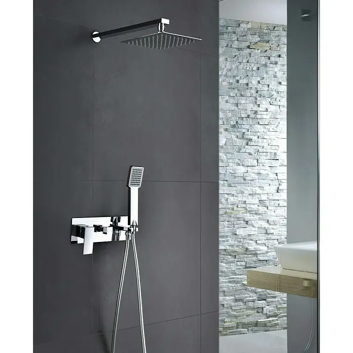 Imex Sistema de ducha empotrado Noruega - Con grifo monomando, Cromado, Cromo - Esta imagen muestra un moderno sistema de ducha con cabezal y ducha de mano, ideal para un baño elegante. El acabado cromado aporta elegancia.