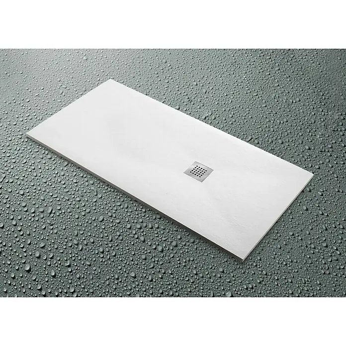 Plato de ducha Deva mampara y sistema de ducha Astro - L x An: 120 x 70 cm, Materiales naturales, Blanco, 3 pzs. - Elegante plato de ducha con desagüe cuadrado sobre un fondo gris cubierto de gotas de agua. Ideal para baños modernos.