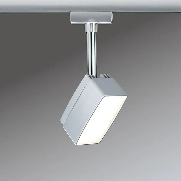 Paulmann URail Lámparas LED - 5 W, Cromado mate, L x An x Al: 5 x 4,8 x 17,5 cm - Primer plano de un moderno foco LED blanco con una varilla cromada, fijado a un riel plateado.