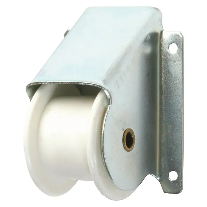 Polea para persianas Super - Plateado, Anchura de la correa: 22 mm - Primer plano de un conjunto de rodillo de nailon blanco con una carcasa de acero cincado y una lengüeta de montaje de dos orificios.