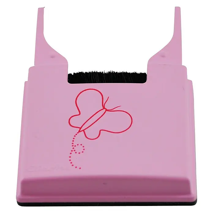 Embellecedor ClicArt® BA2 Mariposa - Plástico, Rosa - Un plumero rosa con un diseño de mariposa, ideal para limpiar espacios pequeños y quitar el polvo eficazmente.