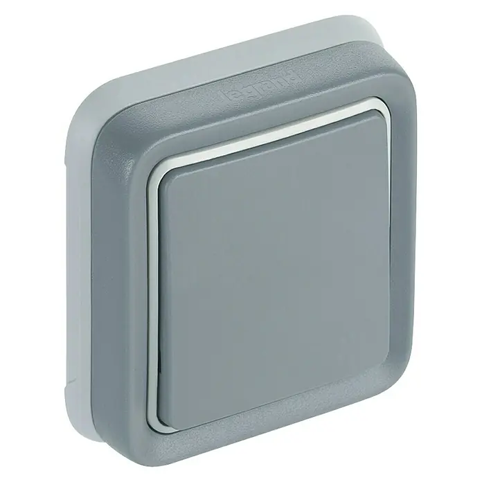 Legrand Plexo Conmutador para estancias con humedad - Gris, Instalación empotrada, IP55 - Primer plano de un interruptor de luz Legrand gris con botón cuadrado y bordes redondeados.