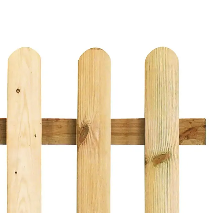 Cerland Valla de madera Clelia - Natural, An x Al: 1,8 x 0,7 m - Primer plano de una valla de madera con estacas redondeadas y un travesaño que las conecta. La madera tiene un color claro y una veta natural.
