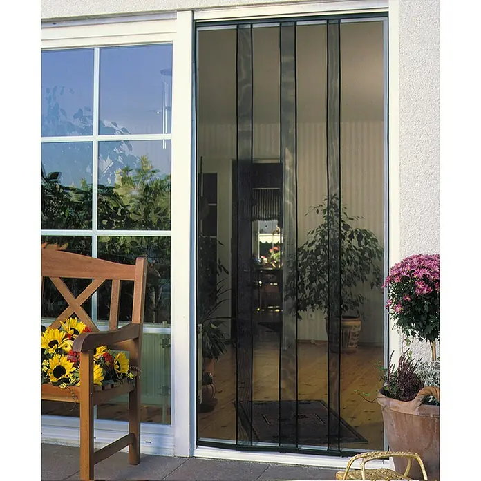 Schellenberg Mosquitera Insectstop Standard - An x Al: 100 x 220 cm, Color bastidor: Blanco - Vista de una puerta mosquitera magnética que protege el interior de los insectos al tiempo que permite una buena circulación del aire.