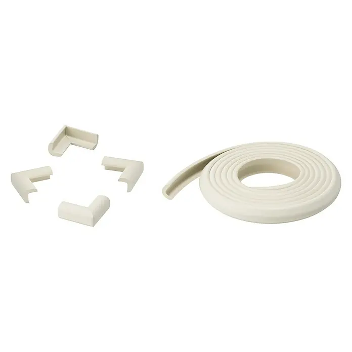 Inofix Protector para esquina 5004-2- - Blanco, 5 pzs. - Un primer plano de protectores de esquinas y protectores de bordes en un suave color crema, perfecto para proteger tu casa para niños.