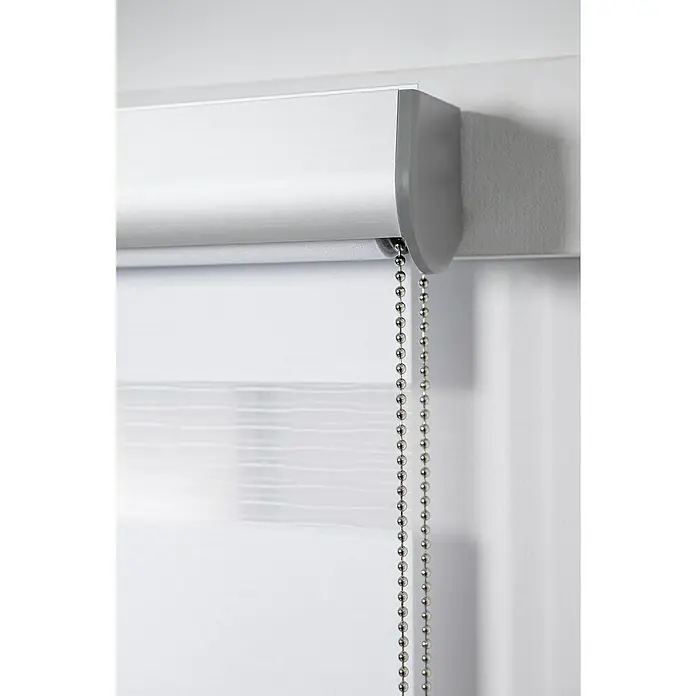 Estor noche y día Premium - An x Al: 200 x 250 cm, Blanco - Primer plano de un moderno estor enrollable doble blanco con cadena, ideal para el control de la luz y la decoración de interiores.