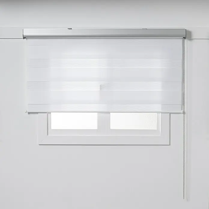 Estor noche y día Premium - An x Al: 200 x 250 cm, Blanco - Un moderno tratamiento de ventana con estor doble blanco que filtra la luz suavemente y ofrece privacidad.