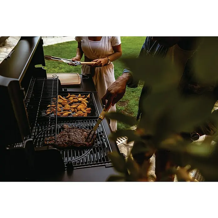 Campingaz Barbacoa de gas Onyx Premium - Superficie de la parrilla (An x Pr): 61 x 46 cm, 3,4 kW, Número de quemadores: 4 - Una parrilla versátil con bistec y patatas asadas, ideal para las noches de verano al aire libre. Perfecto para los amantes de la parrilla.
