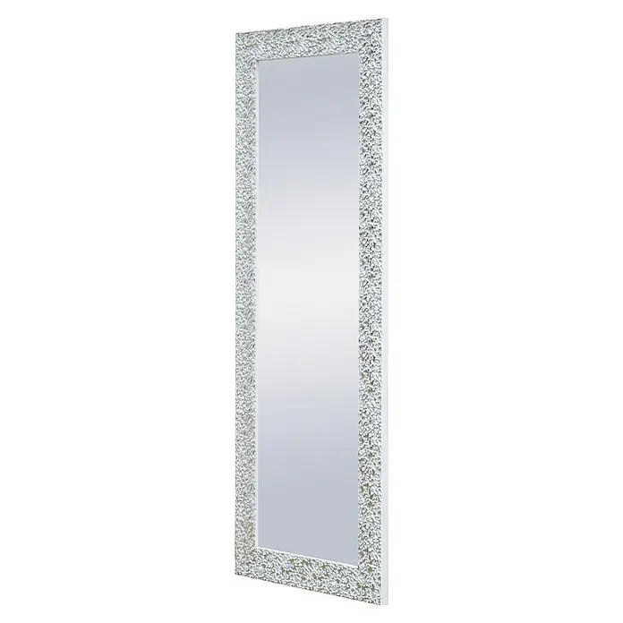 Espejo de pared Fantasía - 56 x 136 cm, Blanco/Plateado - Este artículo muestra un espejo rectangular con un marco texturizado blanco único. El diseño simple lo convierte en una pieza decorativa llamativa.