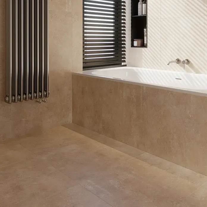 My Home Feinsteinzeugfliese - 30 x 60 cm, Beige, Matt - Elegantes Badezimmer-Design mit freistehender Badewanne und einem modernen Heizkörper. Die Fliesen in Erdtönen sorgen für Wärme.