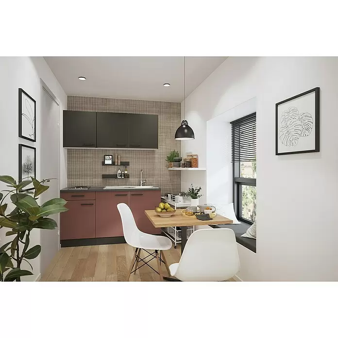 Optifit Madrid420 Singleküche Typ 1 - Breite: 150 cm, Rostrot/Anthrazit, Mit Elektrogeräten - Moderne Küche mit weinroten und dunkelgrauen Schränken, hellem Holztisch, weißen Stühlen und einer Fenstersitzbank.