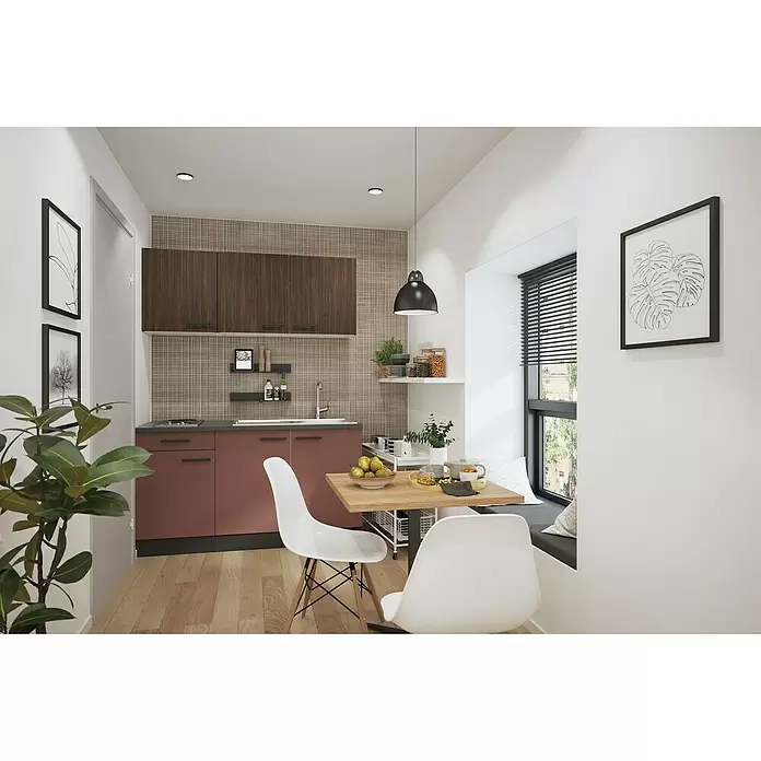 Optifit Nizza407 Singleküche Typ 2 - Breite: 150 cm, Rostrot/Rillendekor Nussbaum, Mit Elektrogeräten - Kompakte moderne Küche und Essbereich mit dunklen Holz- und roten Schränken, einem Holztisch, weißen Stühlen und einer Fensterbank.