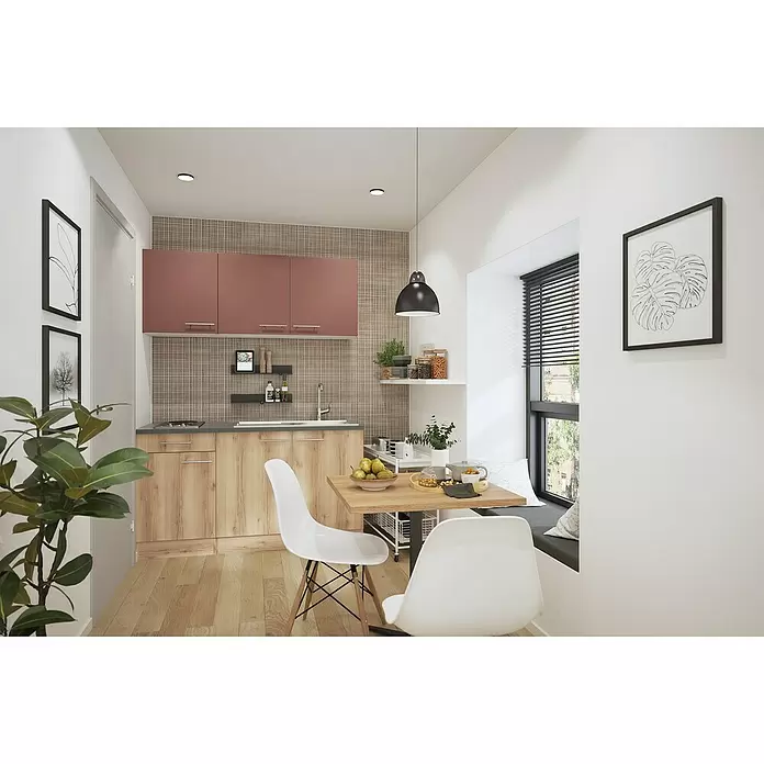 Optifit Bari407 Singleküche Typ 1 - Breite: 150 cm, Rostbraun/Wildeiche Nachbildung, Wechselseitig aufbaubar - Eine moderne, kompakte Küche und Essbereich mit Holz- und roten Schränken, einer grauen Arbeitsplatte und einem Holztisch mit weißen Stühlen am Fenster.