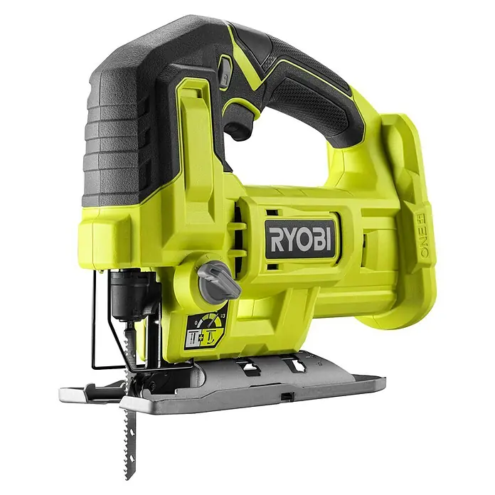 Ryobi ONE+ Maschinen-Set Combo Kit R18CK3G-242 - 18 V, 2 Ah - 4 Ah, 2 Akkus, 6 -tlg. - Akkubetriebene Ryobi Stichsäge mit grünem Gehäuse, schwarzem Griff und Metallsägeblatt für präzise Holzschnitte.