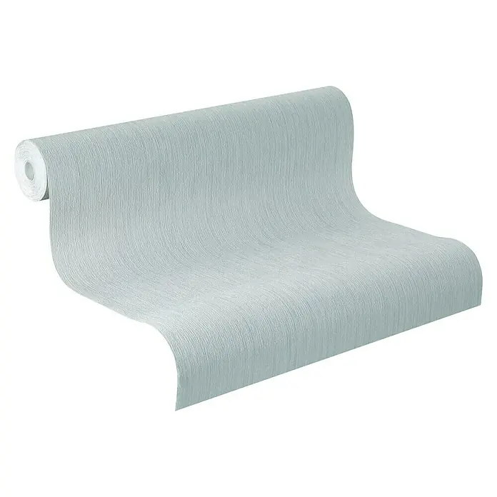 Rasch Vliestapete Längsstreifen - Blau/Türkis, Uni, 10,05 x 0,53 m - Nahaufnahme einer Rolle trendiger, hellblauer Vliestapete mit feiner Textur. Ideal für moderne Wohnräume und einfache Wandgestaltung.